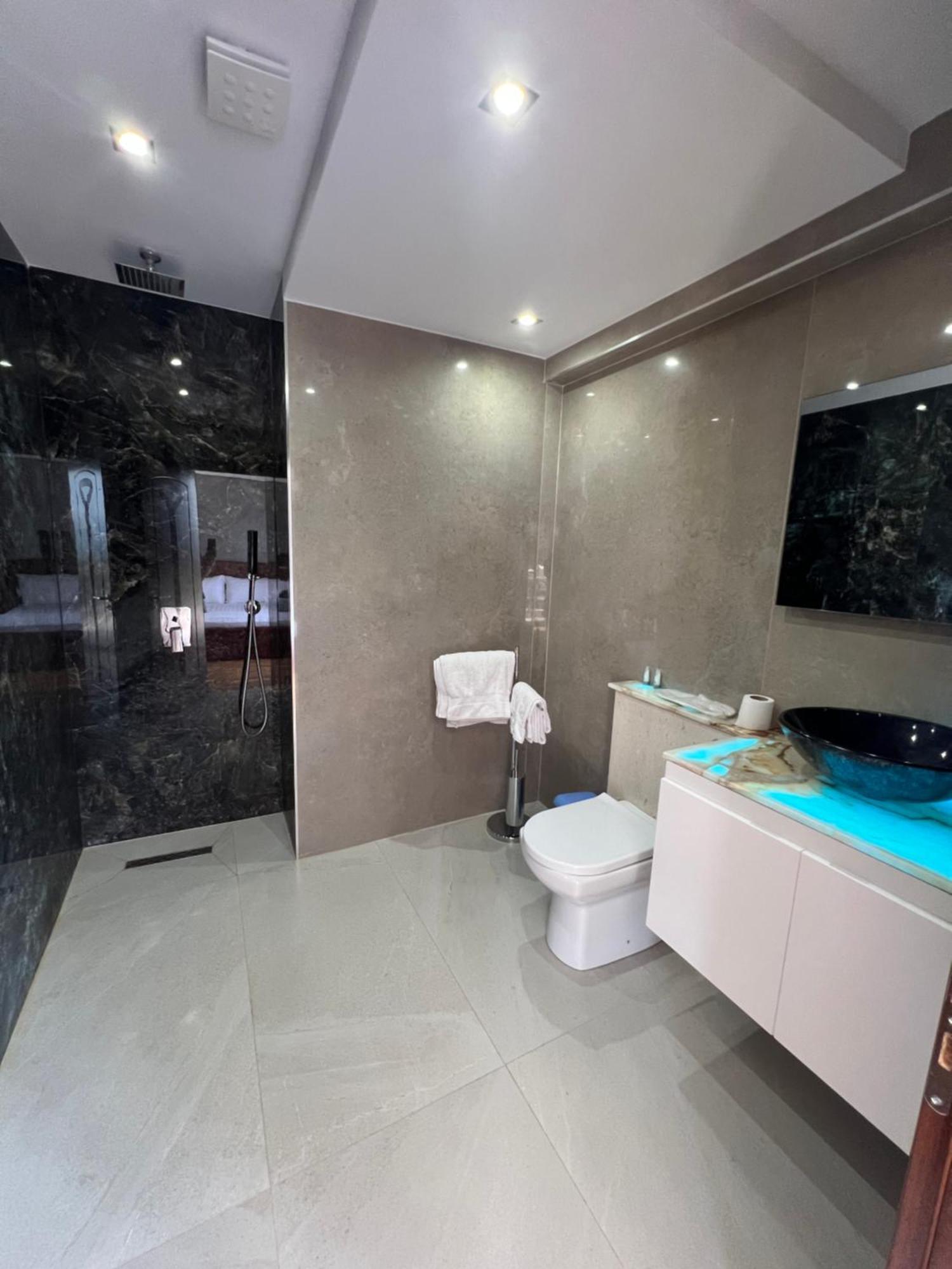 Memlishte Hotel Victoria מראה חיצוני תמונה