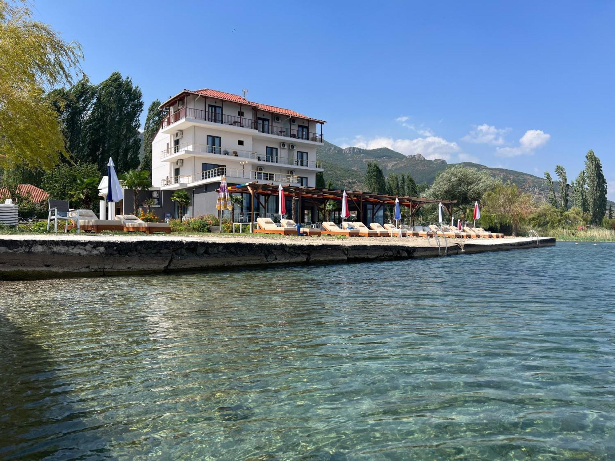 Memlishte Hotel Victoria מראה חיצוני תמונה