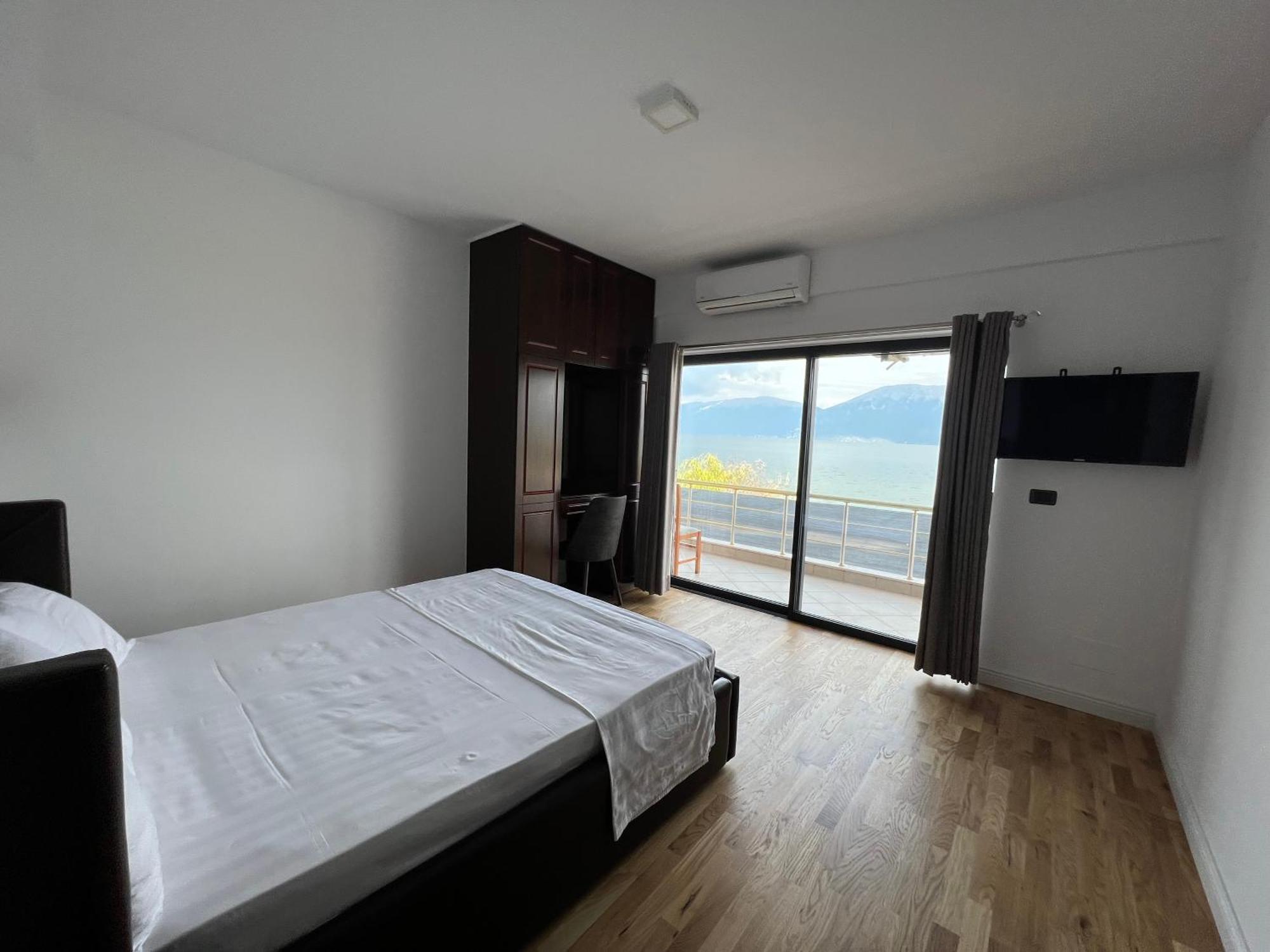 Memlishte Hotel Victoria מראה חיצוני תמונה